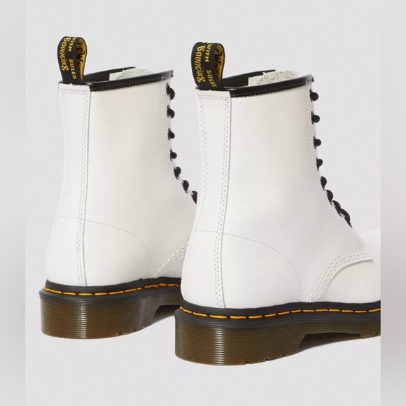 Dr. Martens 1460 WOMEN'S SMOOTH LEATHER LACE UP BOOTS. Size:7 - Picture 8 of 8